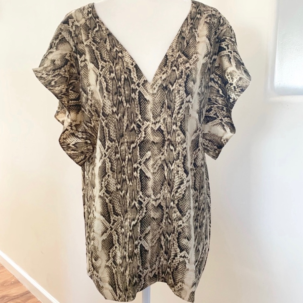 Snake top V neck